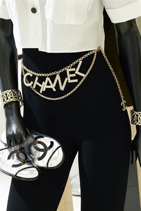 Barneys Hopes to Parlay Date With Chanel Into Lasting 